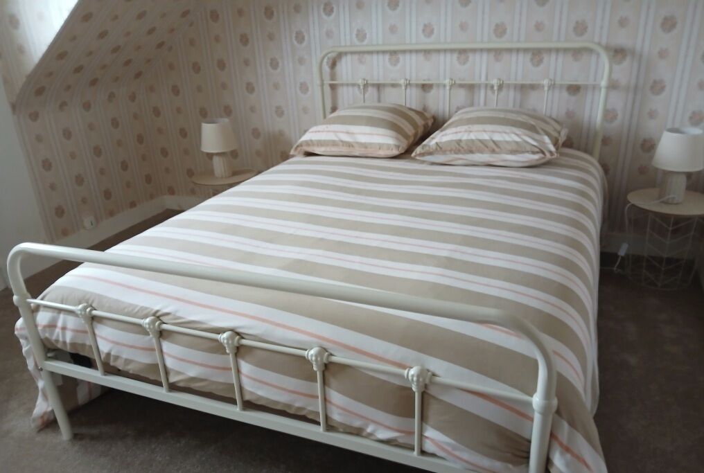 Fer et planche à repasser, draps fournis