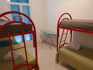 Iron/ironing board, bed sheets - Cozy vacation home with private pool 5 minutes from the beach (Torre dell'Orso)