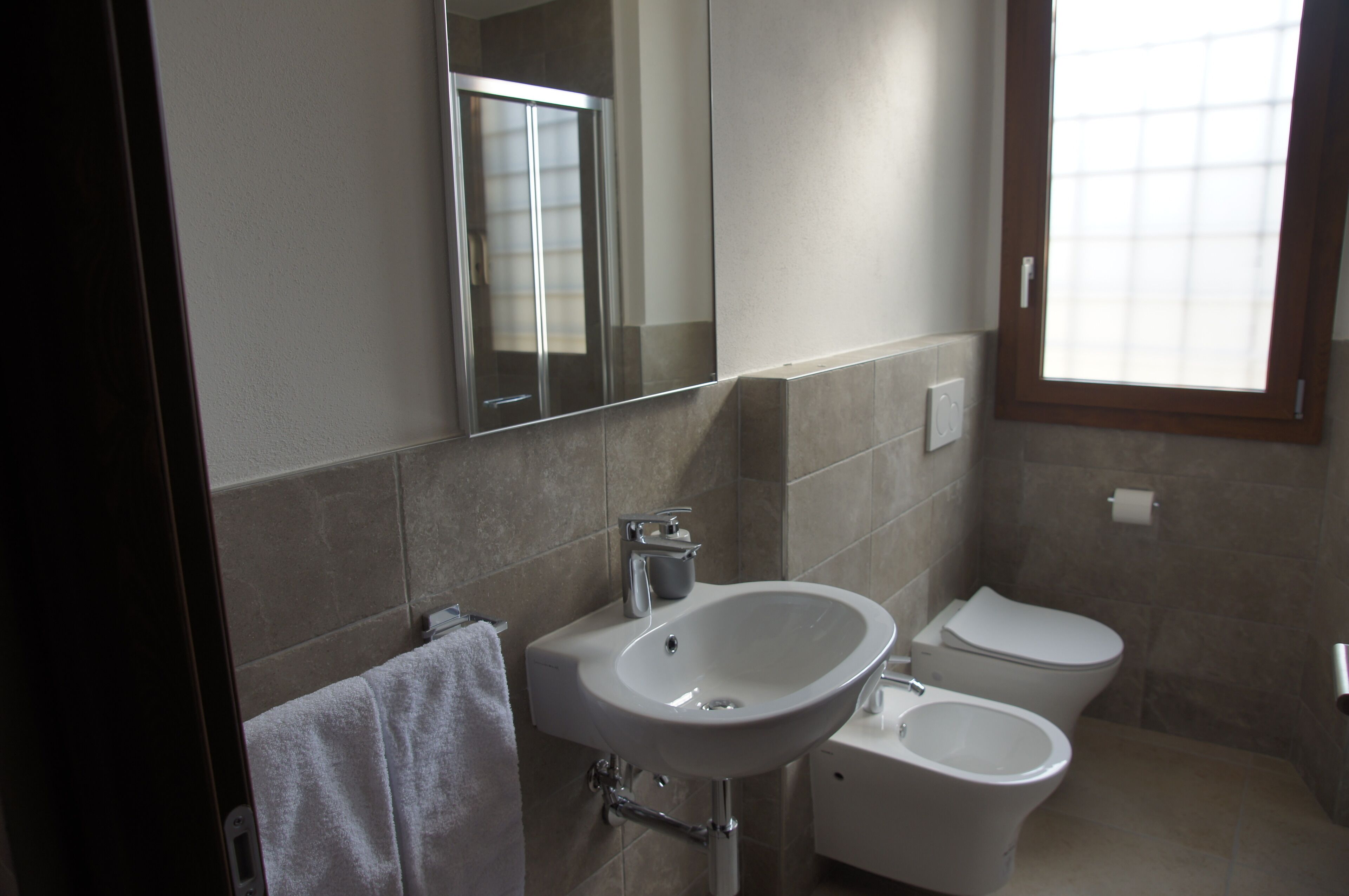 Dusche, Haartrockner, Bidet, Handtücher