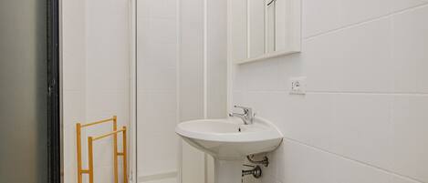 Doccia, asciugacapelli, bidet, asciugamani