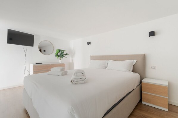 2 sovrum och strykjärn/strykbräda