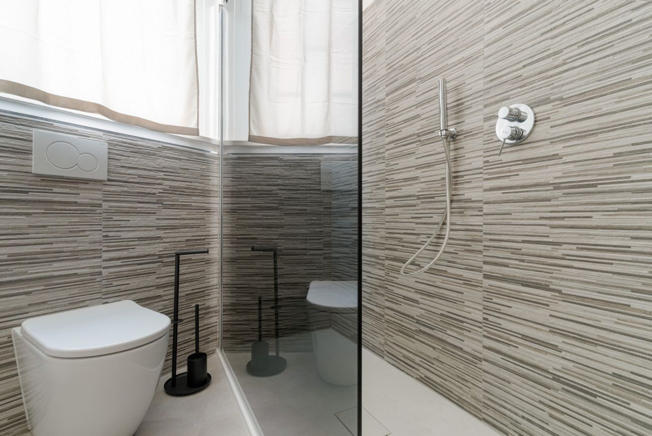 Dusche, Bidet, Handtücher