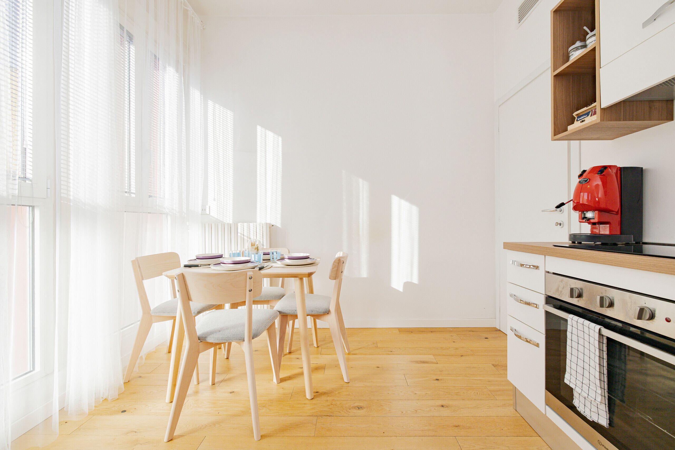 Fridge, oven, coffee/tea maker, electric kettle