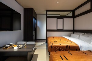 Signature Twin Room | Premium bedding, individually decorated, individually furnished, desk
