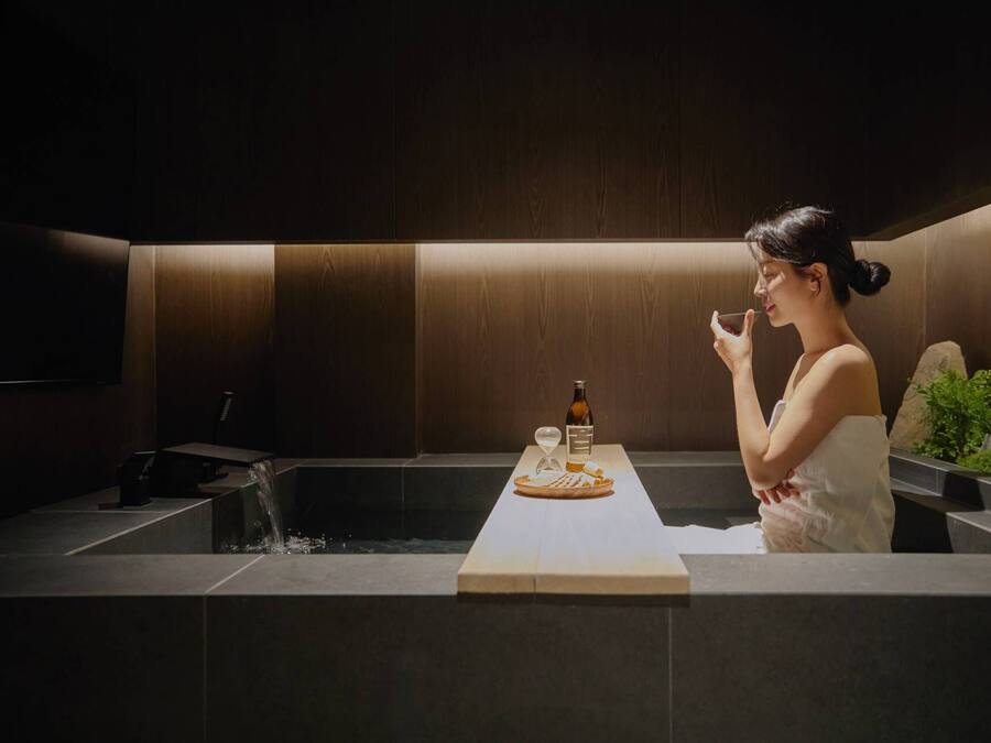 Indoor spa tub