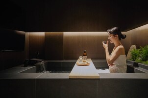 Indoor spa tub
