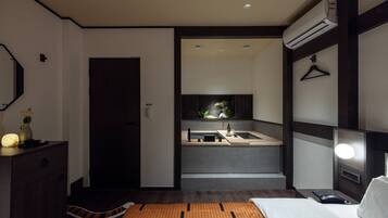 Signature Spa Tatami | Premium bedding, individually decorated, individually furnished, desk