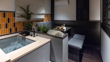 Signature Spa | Private spa tub