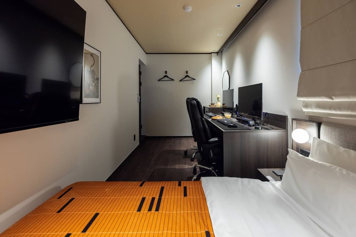 2PC | Blackout curtains, soundproofing, free WiFi