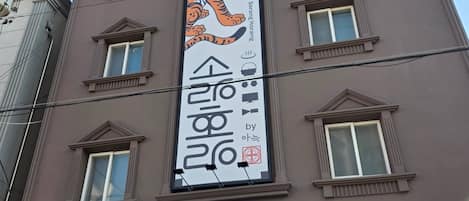 Blackout curtains, soundproofing, free WiFi