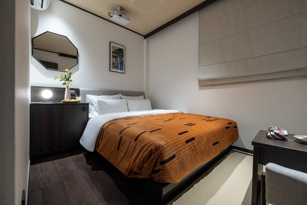 Movie | Blackout curtains, soundproofing, free WiFi