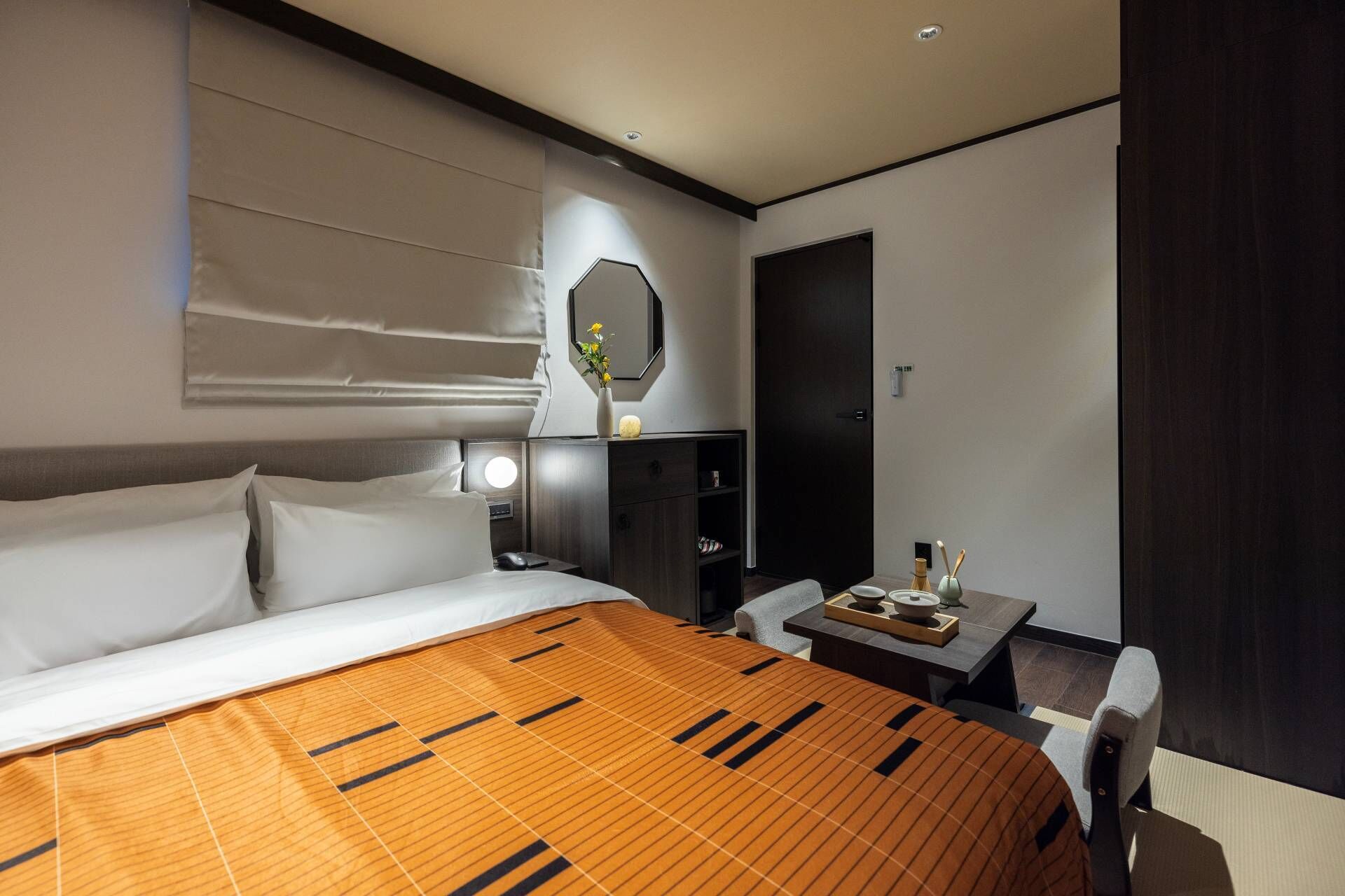 Business Room | Blackout curtains, soundproofing, free WiFi