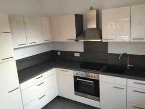 Mikrowelle, Ofen, Herdplatte, Geschirrspüler