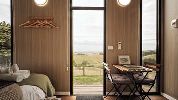 1 bedroom, bed sheets