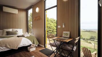 1 bedroom, bed sheets