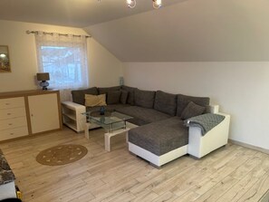 Living area - Beautiful apartment on top floor, lake view (Bilice)