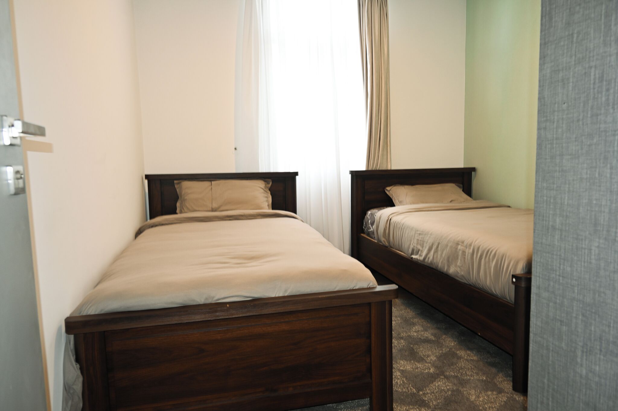 3 bedrooms, iron/ironing board, internet, bed sheets