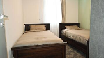 3 bedrooms, iron/ironing board, internet, bed sheets