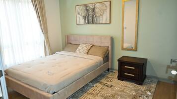 3 bedrooms, iron/ironing board, internet, bed sheets