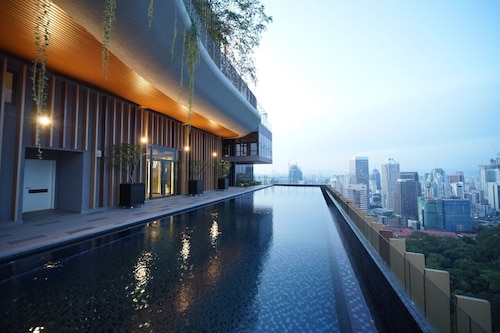 Ceylonz Suites by Mana Mana