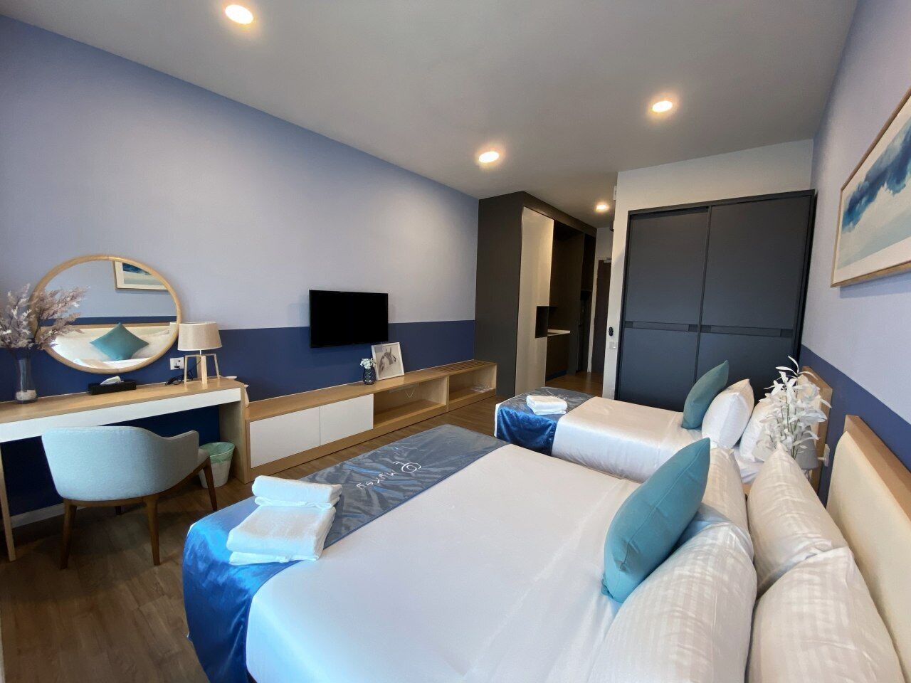 Comfort-Dreibettzimmer | Schreibtisch, Bügeleisen/Bügelbrett, kostenloses WLAN