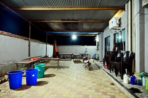 Free self parking - Hotel Paradise (Danta Ramgarh)