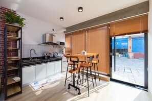 Private kitchen - 2-bedroom cozy apartment in awesome Zhangjiajie with cool/heated AC (Zhangjiajie)