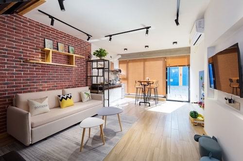 2-bedroom cozy apartment in awesome Zhangjiajie with cool/heated AC