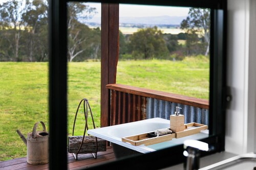 The Bunker - Malniri Park tranquil cabin accomodation