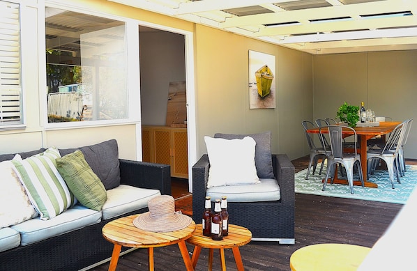 Outdoor dining - Seaside Oasis with Park Views | Walk to Beach & Local attractions. (Seabird)