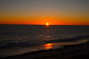 Beach - Seaside Oasis with Park Views | Walk to Beach & Local attractions. (Seabird)