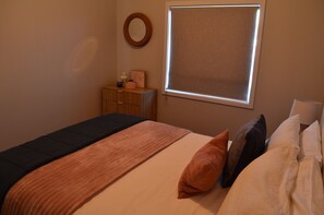 4 多间卧室、熨斗/熨衣板、上网接入、床单