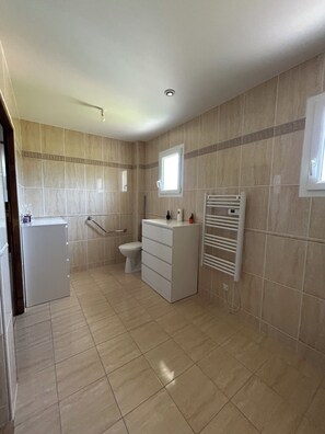 Douche, serviettes fournies