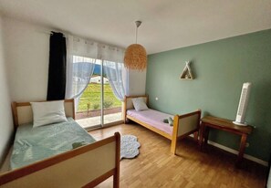 4 bedrooms, WiFi, bed sheets