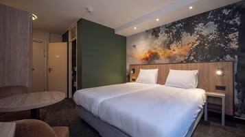 Tabla de planchar con plancha, wifi gratis, ropa de cama