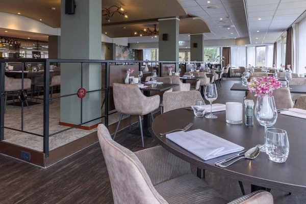 Savor relaxed dinners in a stylish, softly lit restaurant.