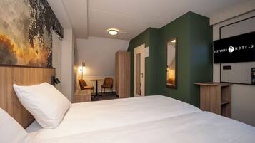 Tabla de planchar con plancha, wifi gratis, ropa de cama