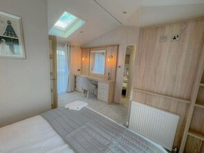 3 bedrooms, individually decorated, individually furnished, free WiFi - Combe Haven Holiday Park - Holiday Accommodation 21442 (St Leonards-On-Sea)