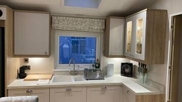 Dishwasher, cookware/dishes/utensils