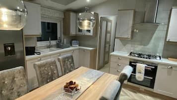 Dishwasher, cookware/dishes/utensils