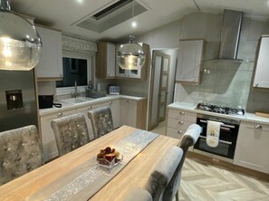 Dishwasher, cookware/dishes/utensils - Combe Haven Holiday Park - Holiday Accommodation 21442 (St Leonards-On-Sea)