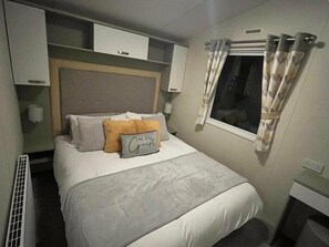 4 bedrooms, individually decorated, individually furnished, free WiFi - Combe Haven Holiday Park - Holiday Accommodation 17062 (St Leonards-On-Sea)