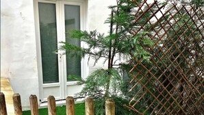 Exterior detail - Like a little house in Paris (Paris)