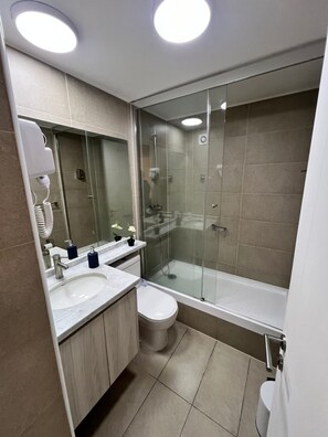 Hair dryer, towels, soap, toilet paper - (15) Daily, new, swimming pool, parking, gym, nice, safe, exclusive, central, (Concepción)