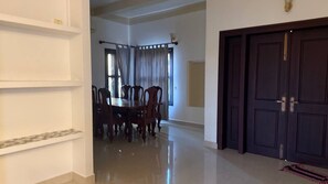 In-room dining - Amora De Cafe & Guest House (Phnom Penh)