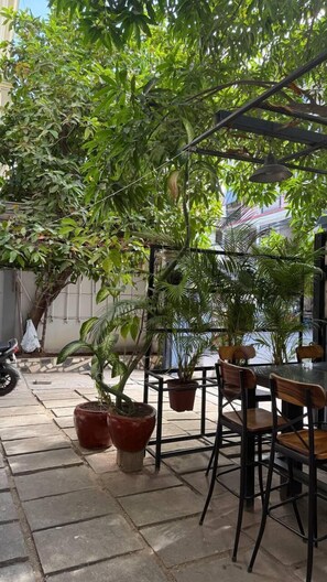 Outdoor wedding area - Amora De Cafe & Guest House (Phnom Penh)