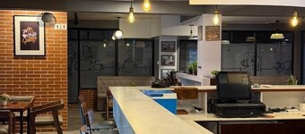 Amora De Cafe & Guest House