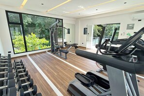 Fitness facility - 3BR Condo by the Airport Gym Pool Security Parking (Santiago de los Caballeros)