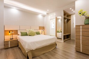 WiFi, bed sheets - Passeo Maritimo Marbella (Marbella)