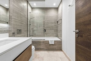 Shower, hair dryer, towels